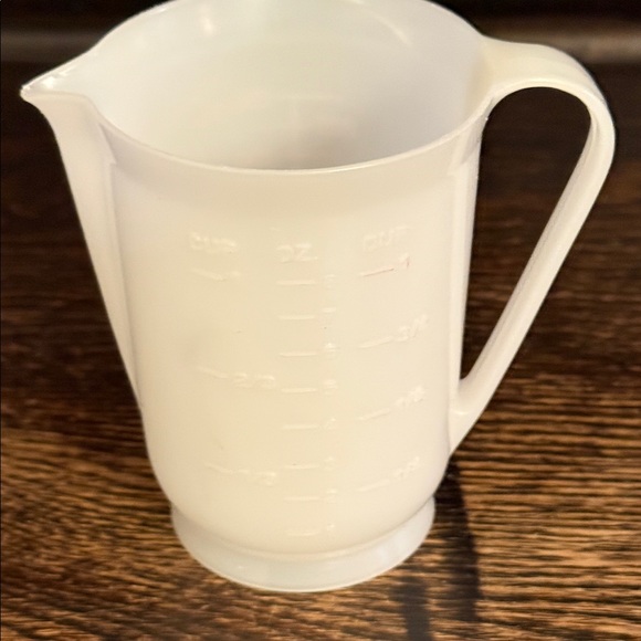 Elegant White Measuring Jug - Picture 3 of 3